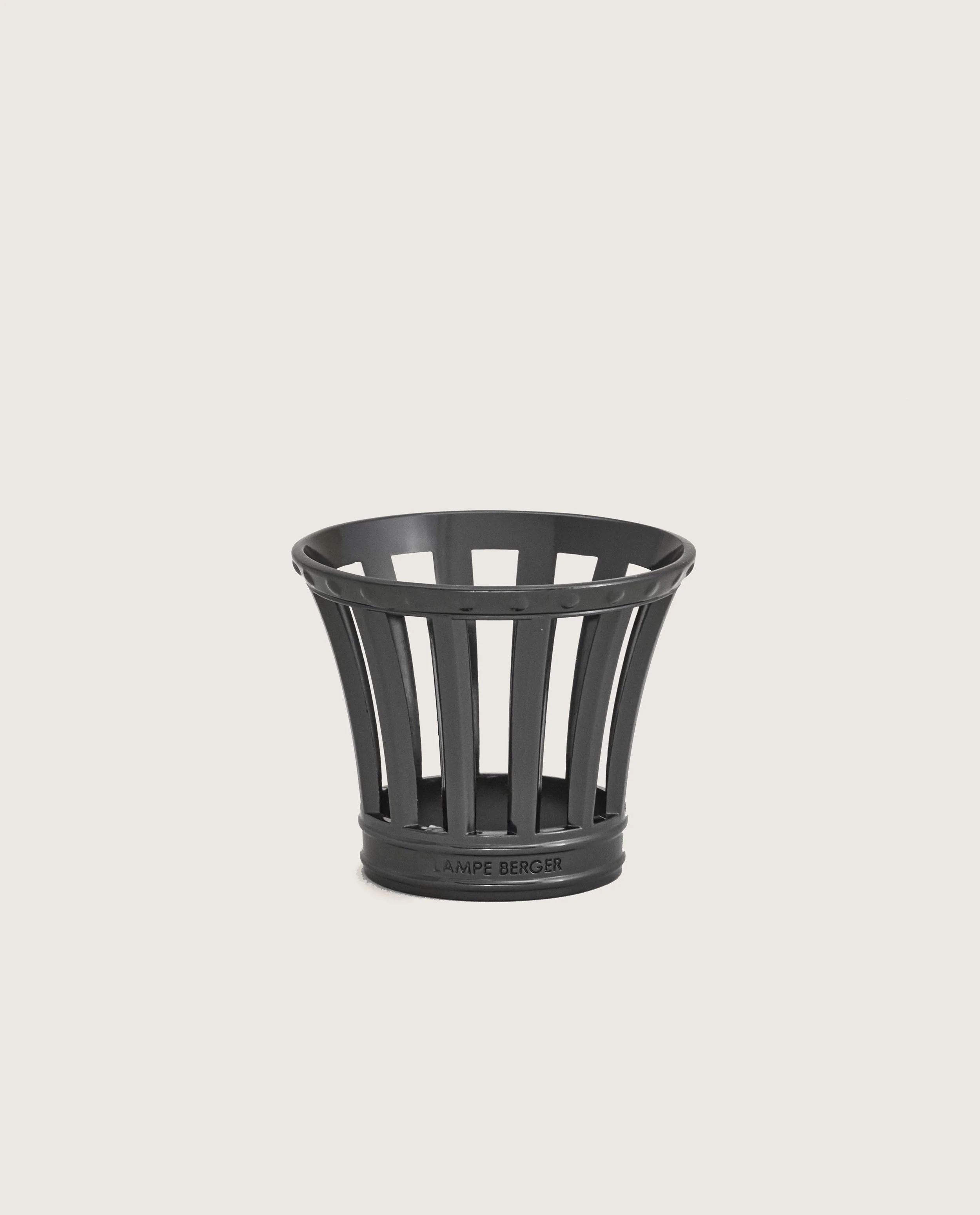 "Perle" metal mounting